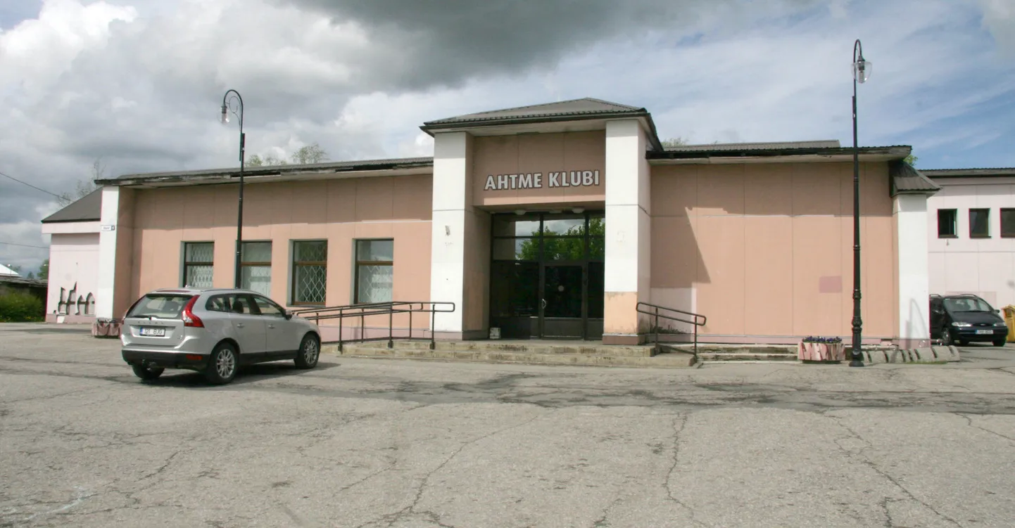 Ahtme klubi: väljast kole, seest õdus.