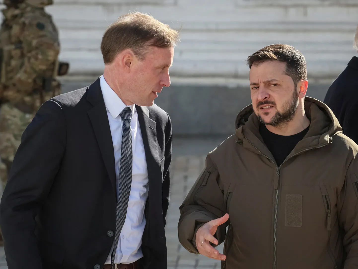 ASV nacionālās drošības padomnieks Džeiks Salivans un Ukrainas prezidents Volodimirs Zelenskis