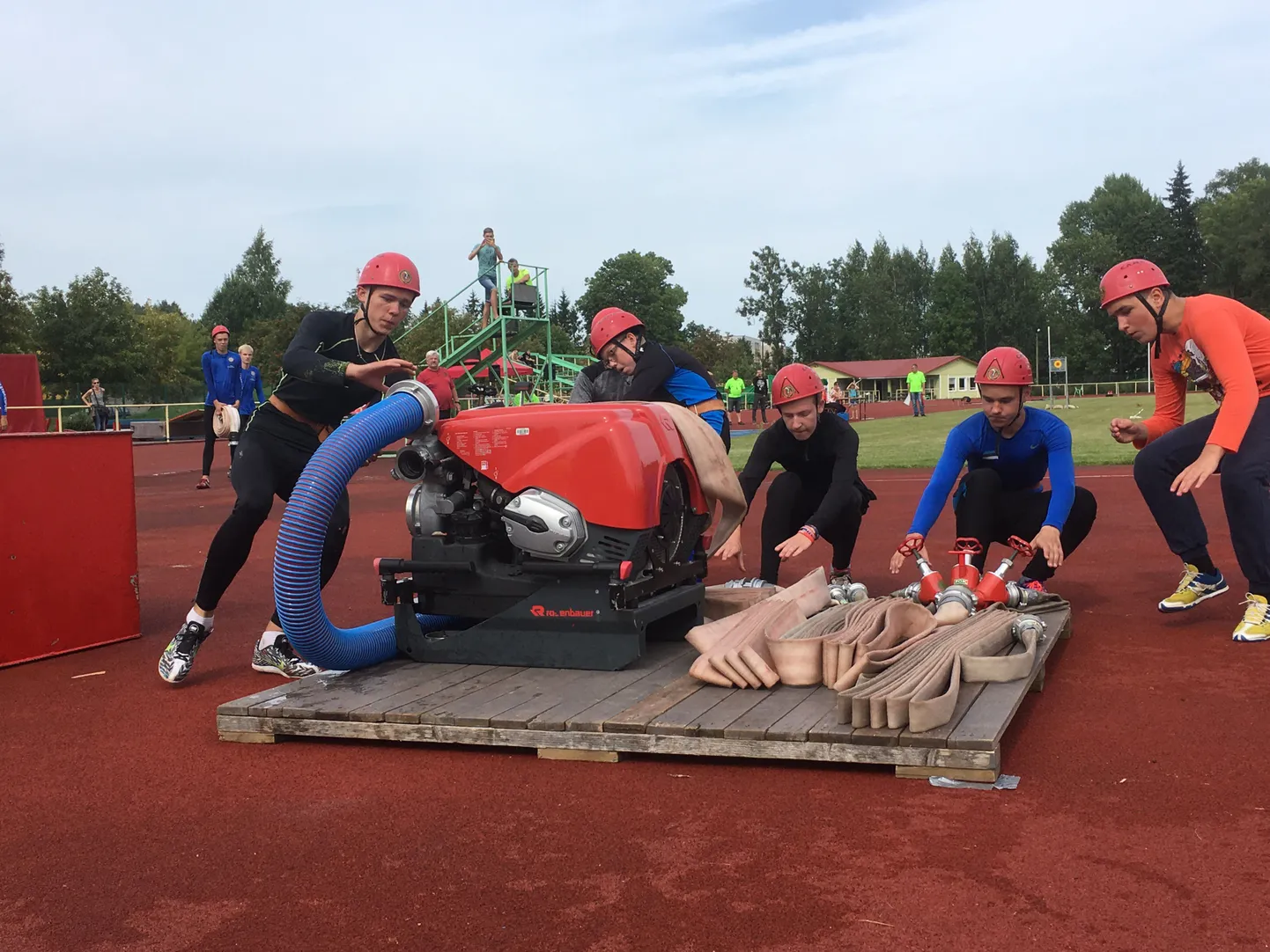 Järvamaa noored mootorpumbaga hargnemise stardis.