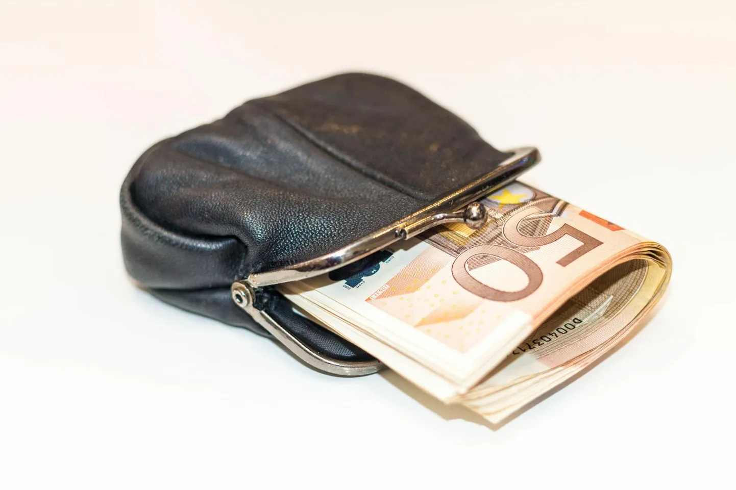 Eesti keskmine palk ületas 2000 euro piiri. Viljandimaa keskmisel palgal on selleni minna veel mitmesaja euro jagu.