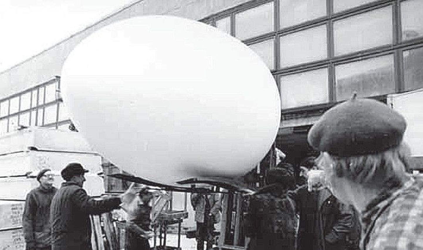 В 1978 году скульптуру в виде яйца изготовил химкобминат Orto.
