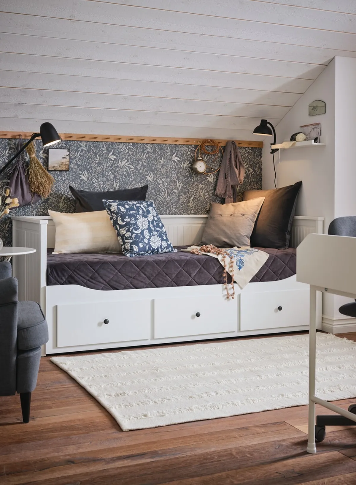 Кушетка HEMNES.