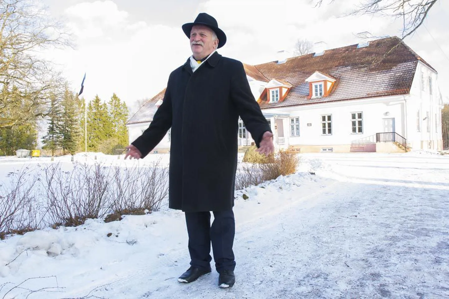 Lahmuse kooli direktori Jüri Hanseni sõnul on kooli õpilaste arv kümne aastaga poole võrra kahanenud.