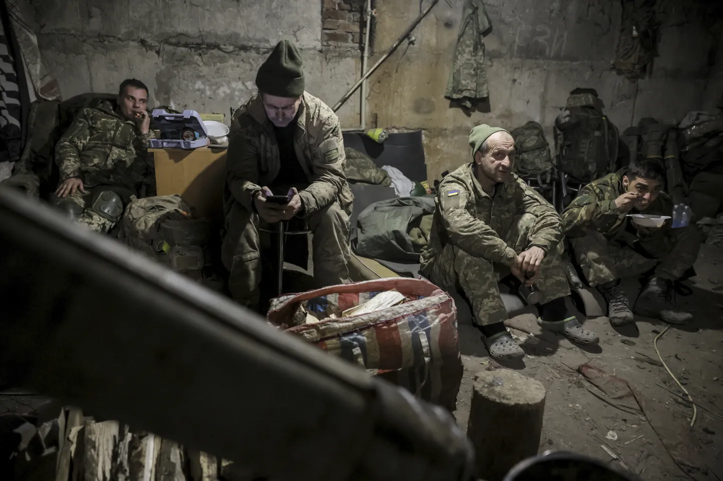 Ukraina sõdurid Donetski oblastis rindejoone lähedal.