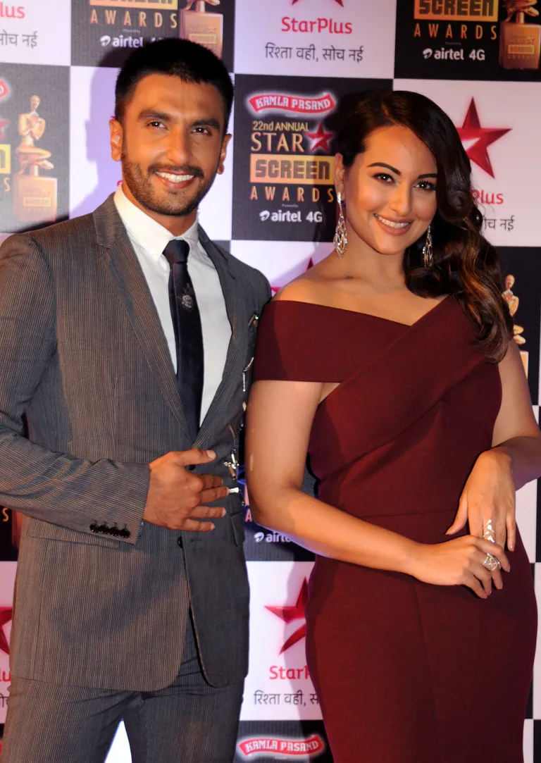 Ranveer Singh (vasakul) koos Sonakshi Sinhaga. Foto: