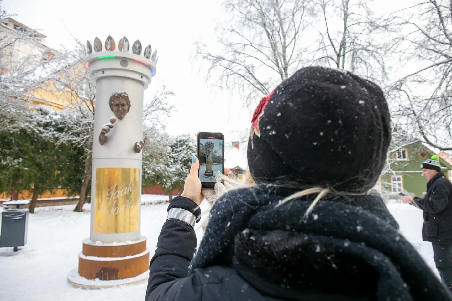 Jaak Joala kuju Viljandis Posti tänava pargis on lühikese ajaga kujunenud populaarseks siseturismi sihtkohaks.