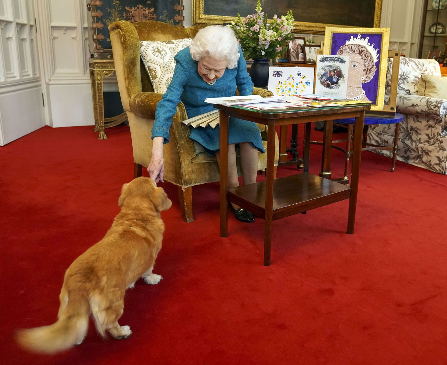 Kuninganna Elizabeth II oma koeraga