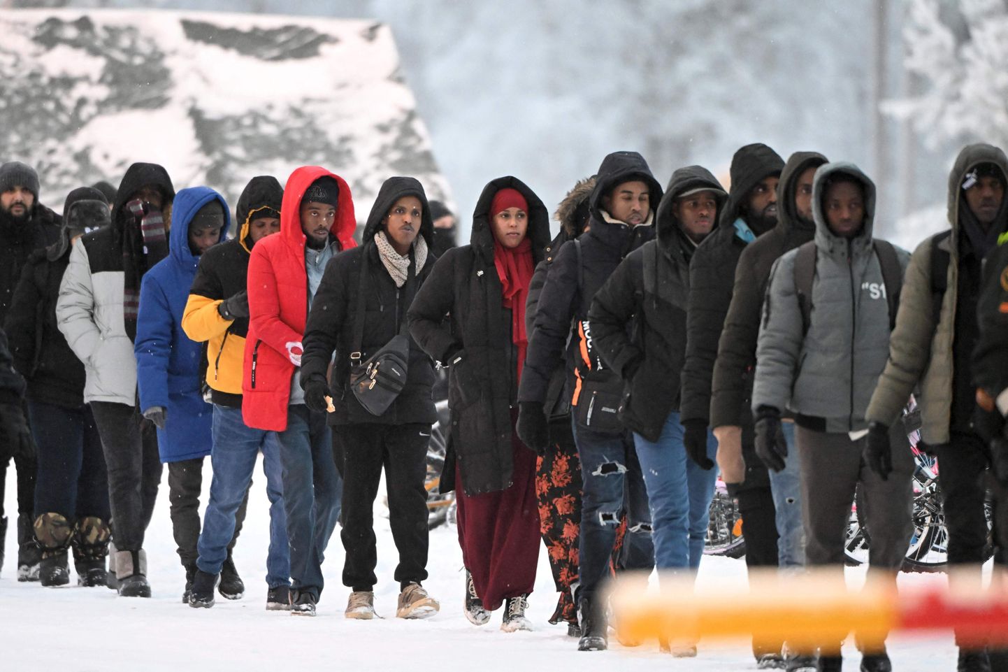 Rühm põgenikke Soome piiriületuspunktis 23. novembril 2023. a.