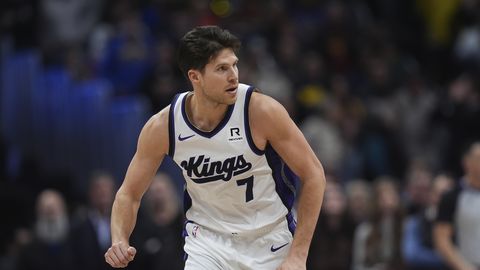 "Kings" pagarina līgumu ar uzbrucēju Makdermotu