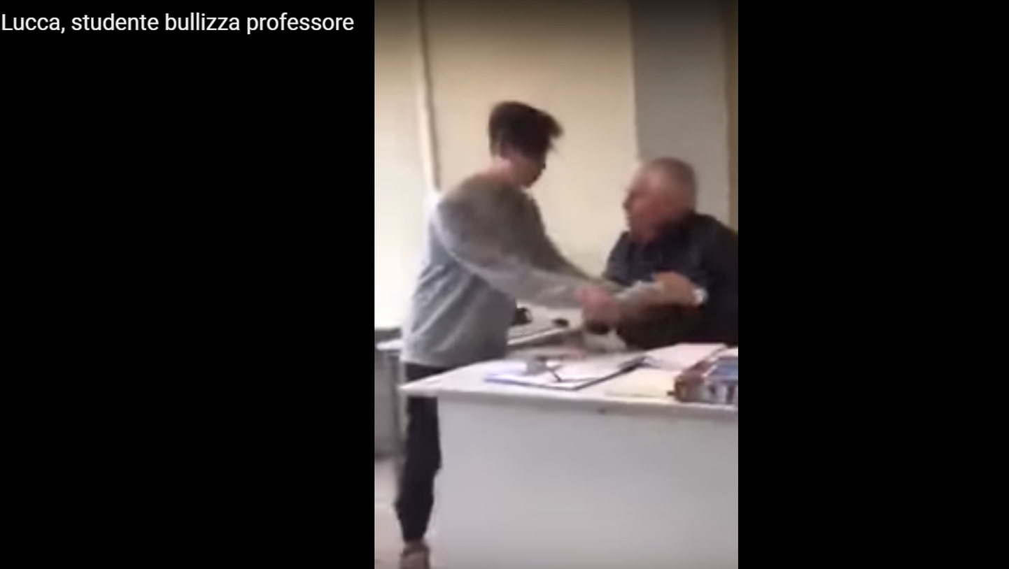 Itaalias ründasid õpilased õpetajat.