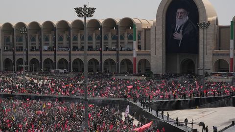 Khamenei matusetseremooniatele on kogunenud suured rahvahulgad