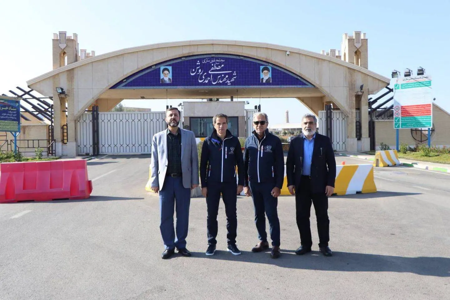 Rahvusvahelise Aatomienergiaagentuuri (IAEA) peadirektor Rafael Grossi (vasakult teine) külastas muu hulgas ka Isfahani provintsis Natanzis asuvat tuumarikastustehast.