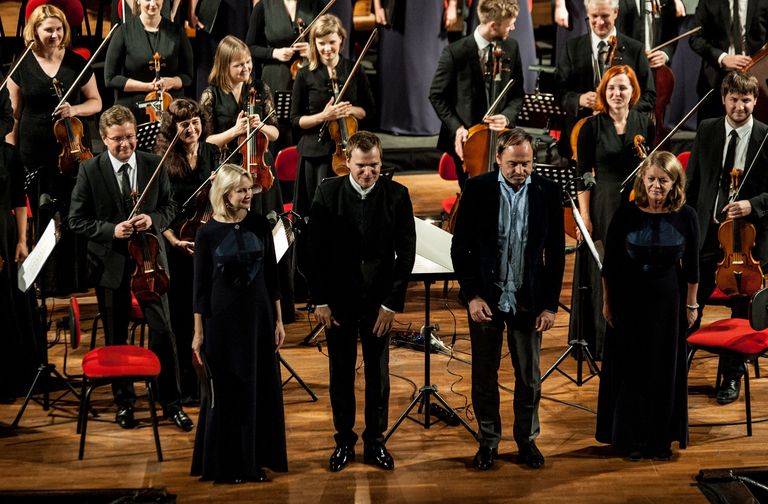 Vasakult: solist Hele-Mall Leego (sopran), dirigent Risto Joost, helilooja Tõnu Kõrvits ja solist Marianne Pärna (alt) pärast edukat Torino kontserti.