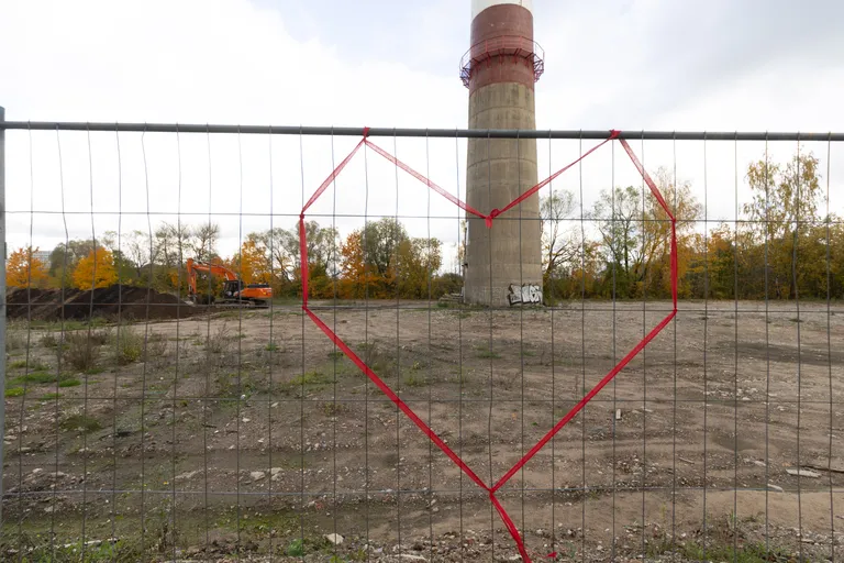 Tartu Postimees ei tea, kes korstent sel moel mälestab.