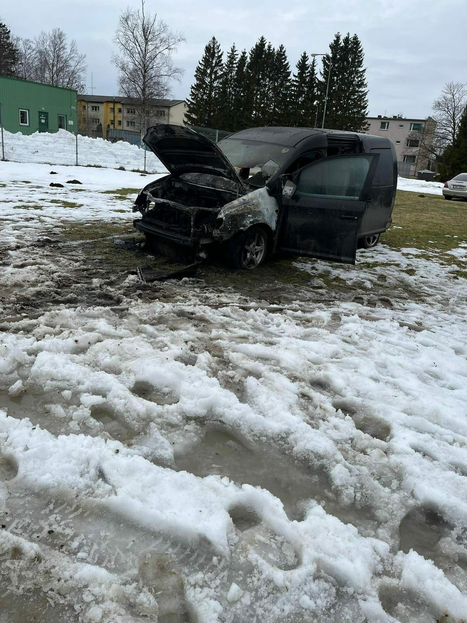 Põhja-Pärnumaal põles auto.