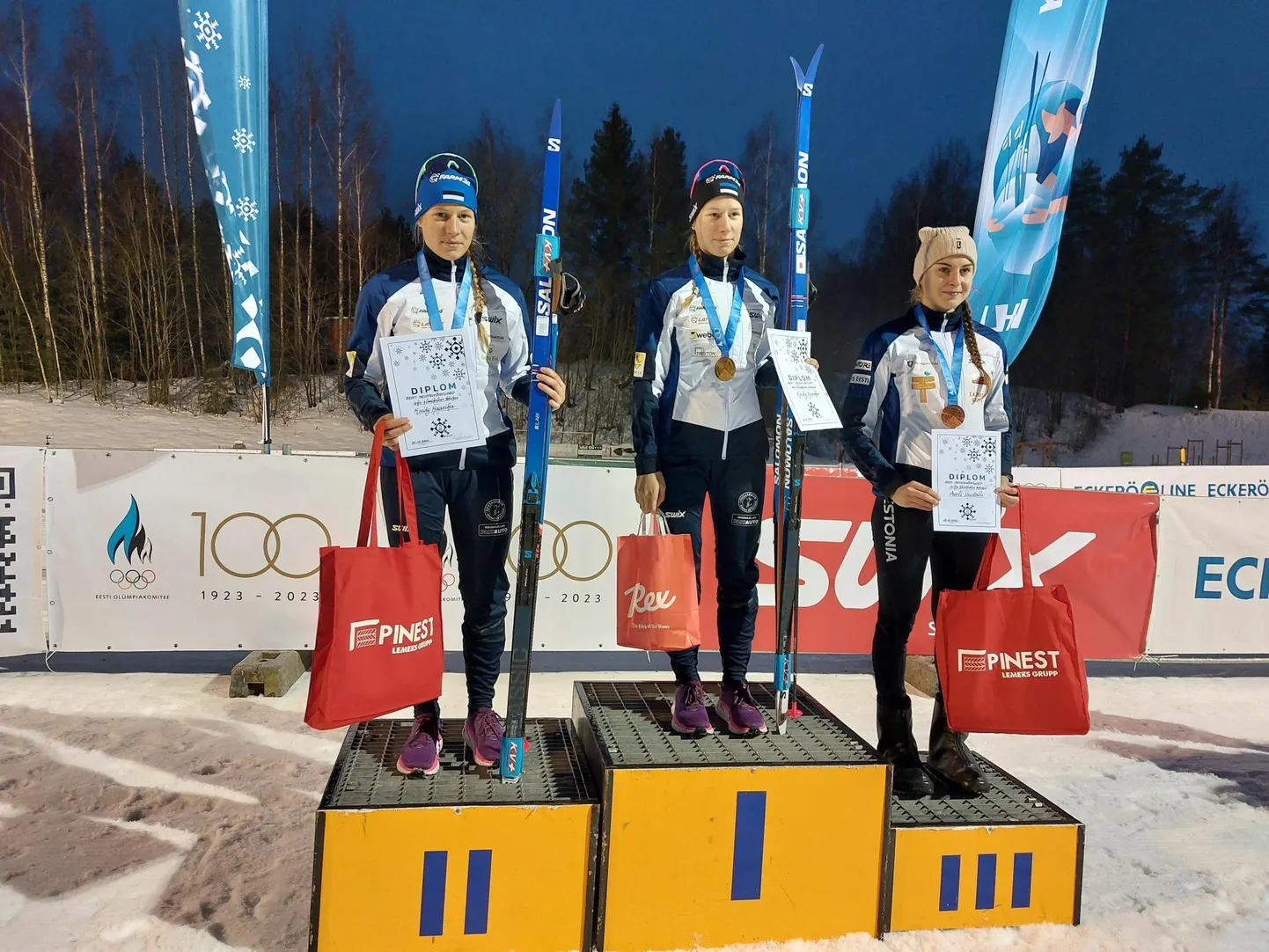 Naiste esikolmik. Põhjust poodiumile tõusta oli ka kaksikõdedel Kaidy (vasakult) ja Keidy Kaasikul, Aveli Uustalu on kolmas.