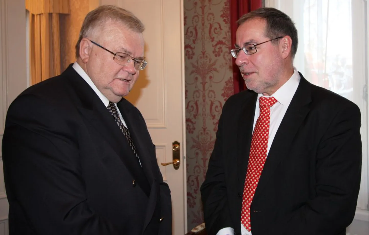 Tallinna linnapea Edgar Savisaar ja Berni linnapea Alexander Tschäppät.