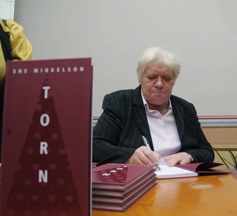 Ene Mihkelsoni luulekogu «Torn» esitlus Tartu Kirjanduse Maja saalis 12. oktoobril 2010.