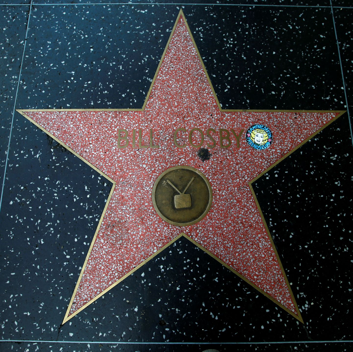Koomik Bill Cosby täht Hollywoodi kuulsuste alleel.