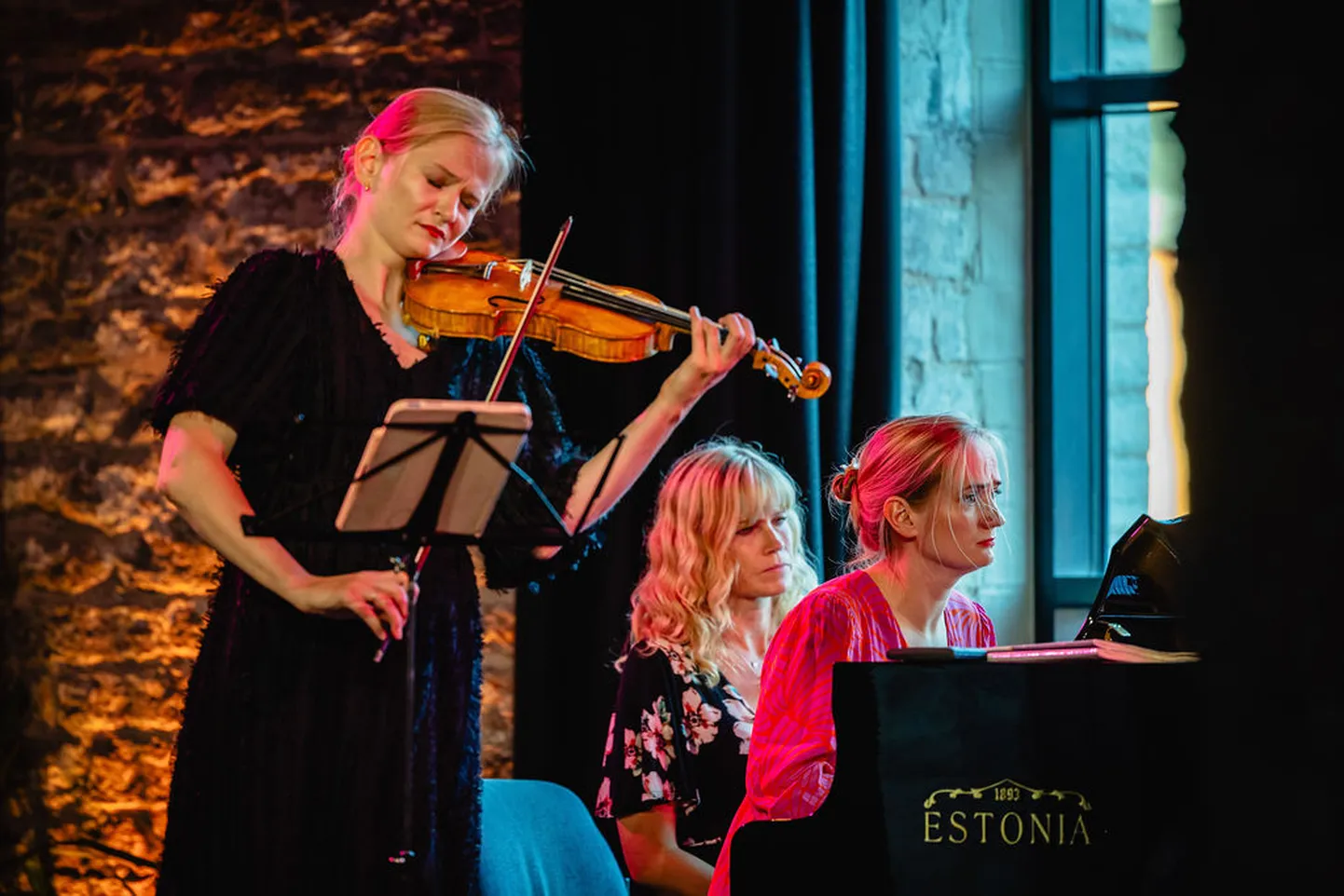 Kammermuusikafestival Fotografiskas, 14. august. Triin ja Kärt Ruubel.