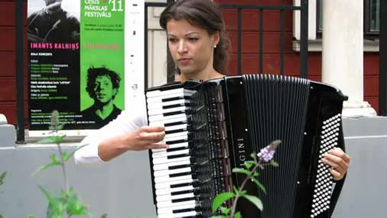 Festivāla zvaigzne - akordeoniste Ksenija Sidorova