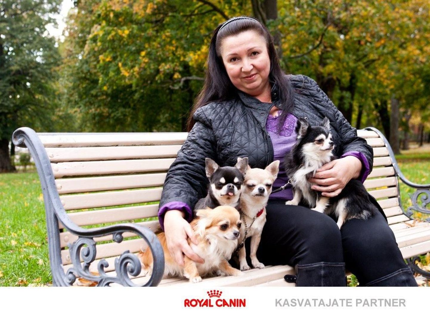 Наталья Мамедова на прогулке со своими любимцами.