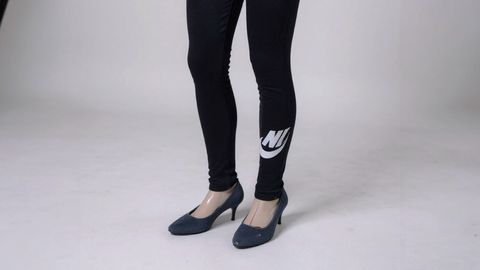 "Nike" legingi un "Gucci" smaržas 85 000 eiro vērtībā. Sieviete Saldū par viltotu zīmolu preču tirgošanu tiek pie kriminālprocesa