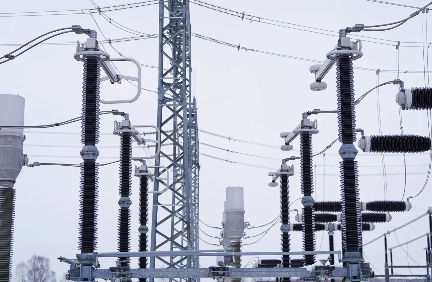 Rēzeknes apakšstacijā notiek atslēgšanās no Krievijas apvienotās energosistēmas