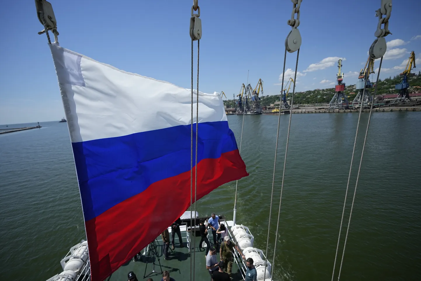 Российский флаг.