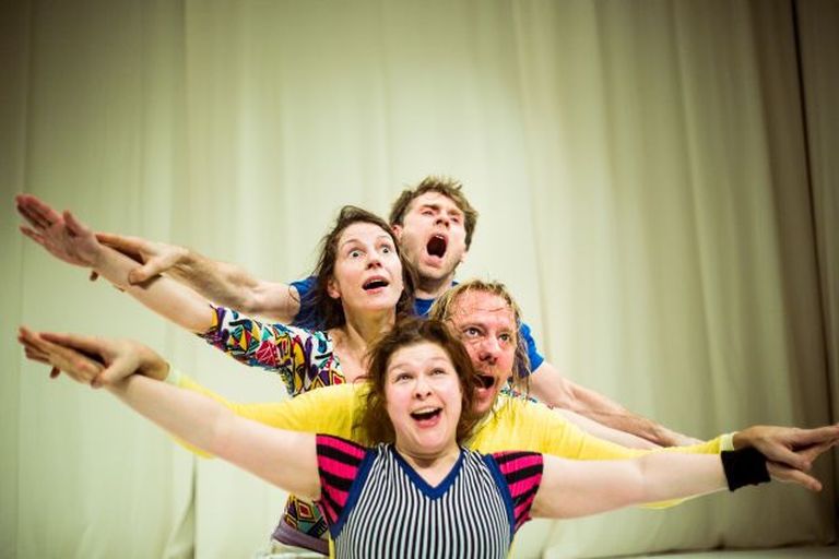 Renate Keerdi lavastus "KOON" mängivad Katrin Pärn,  Janek Joost, Piret Simson ja Helgur Rosenthal. Foto: Ruudu Rahumaru 