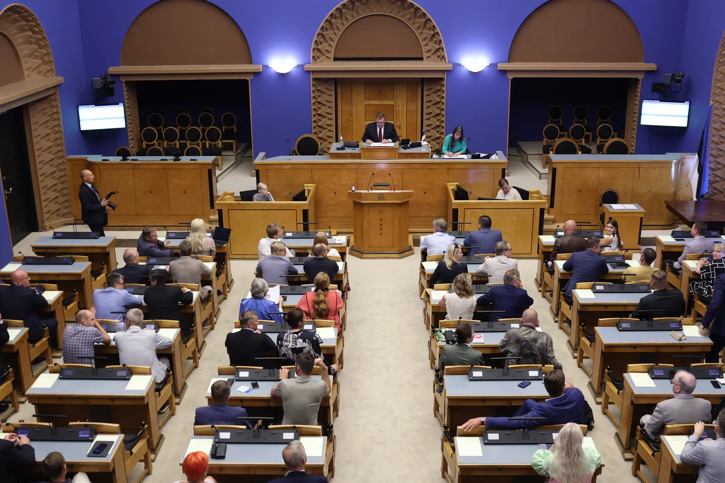 Riigikogu arutab erakorralisel istungil automaksu seadust.