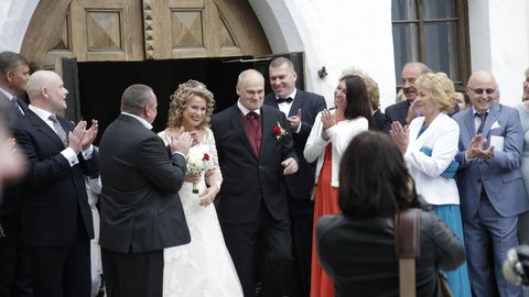 ГАЛЕРЕЯ: Гости прибывают на венчание эстонского бизнесмена в Домском соборе