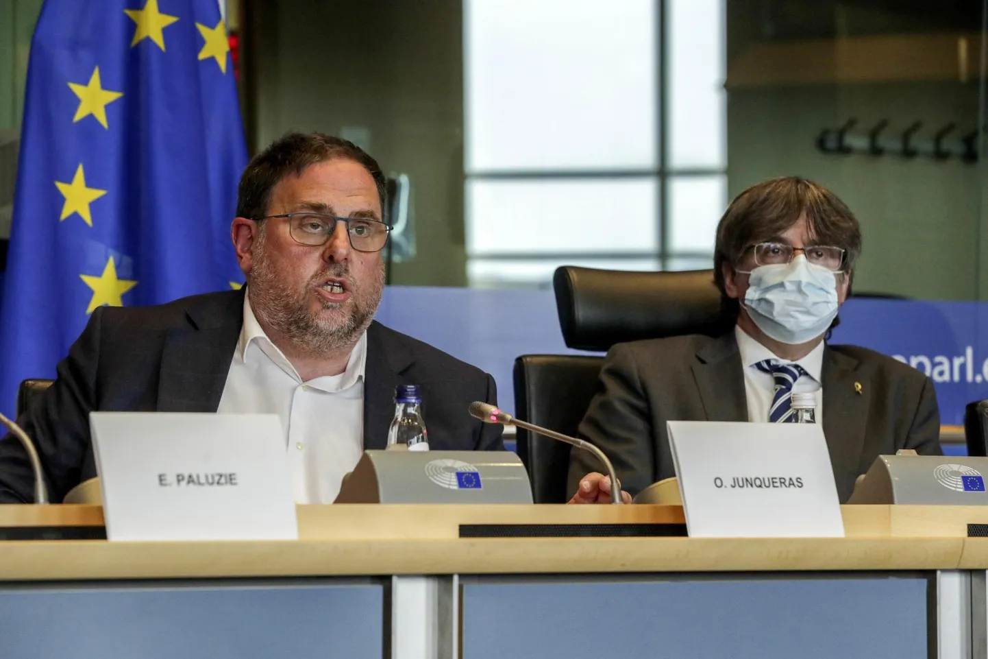 Katalaani separatistid Oriol Junqueras ja Carles Puigdemont süüdistasid Hispaania valitsust nende järel luuramises Pegasuse nuhkvaraga.