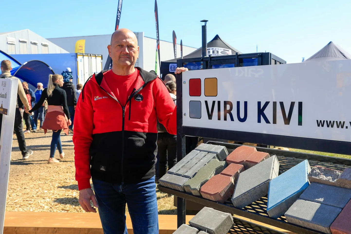 Viru Kivi müügiosakonna juhataja Heiki Arumäe kinnitas, et nõudlus sillutisekivide järele niipea ei lõpe.