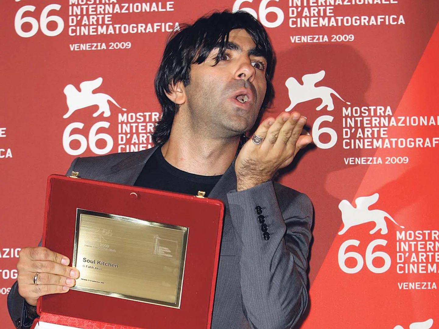 Tunamullu pälvis Veneetsia filmifestivalil tunnustust Fatih Akini komöödia „Soul Kitchen”.