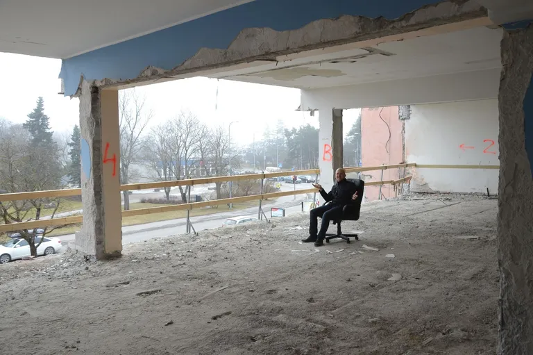 Pirita linnaosavanema kabinet.