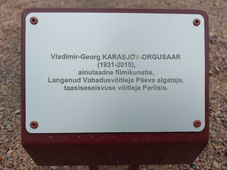 Plaat Vladimir-Georg Karasjov-Orgusaare nimega.