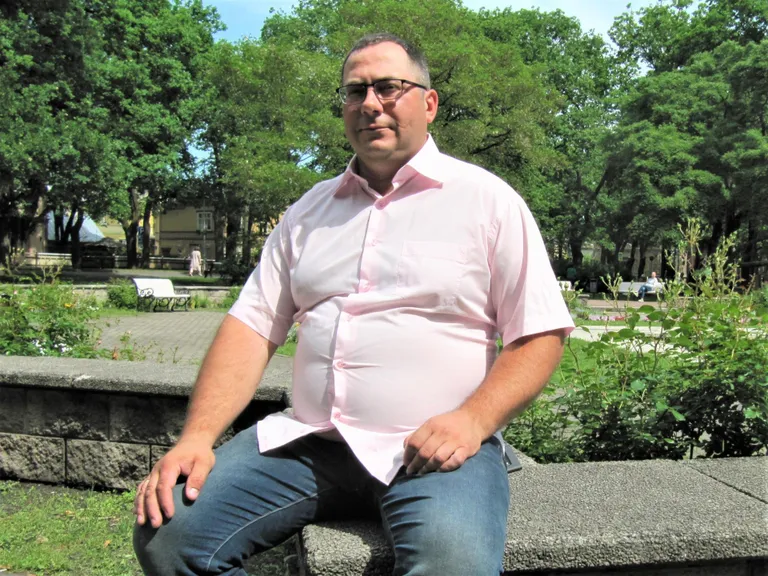 Arne Lükepak kinnitab, et maakivist ehitaja peab oma tööd tegema rahulikult ja austusega. FOTO: