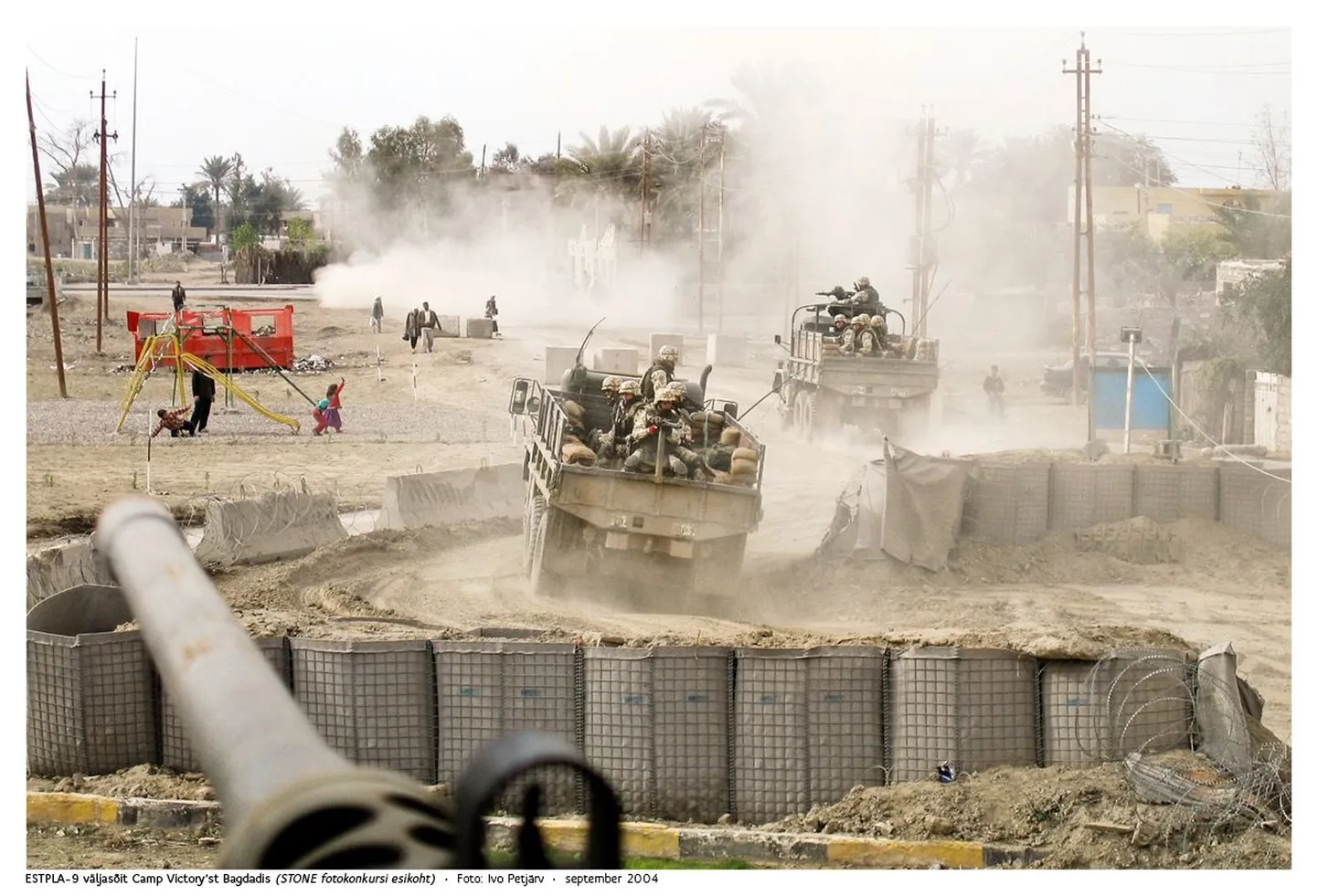 Võidufotoks valiti pilt, millel on kujutatud ESTPLA-9 patrulli väljasõitu Bagdadist Camp Victoryst.