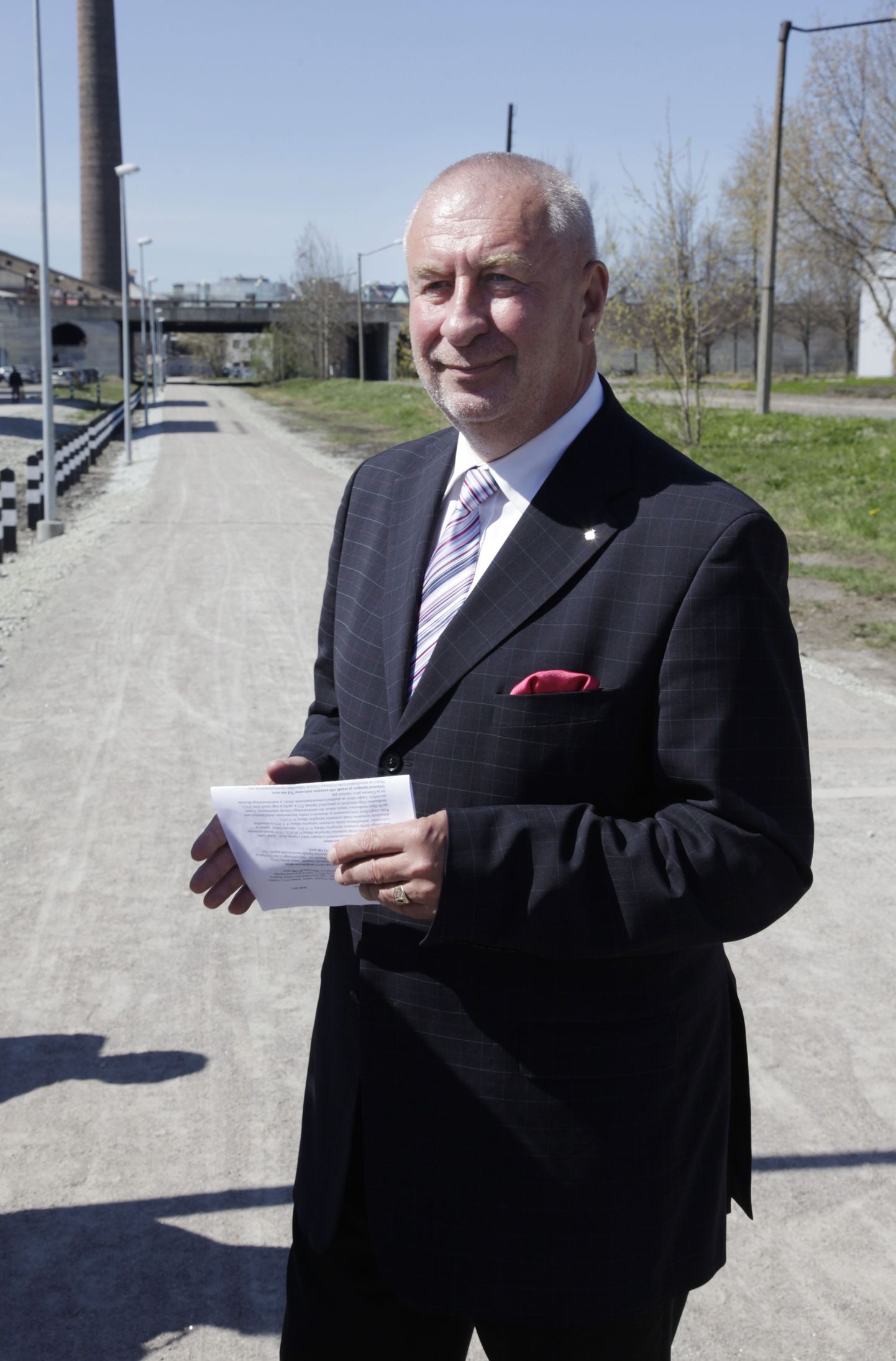 Üks kõrgemalt tasustatud linnaametnikke on kommunaalameti juhataja Ain Valdmann.