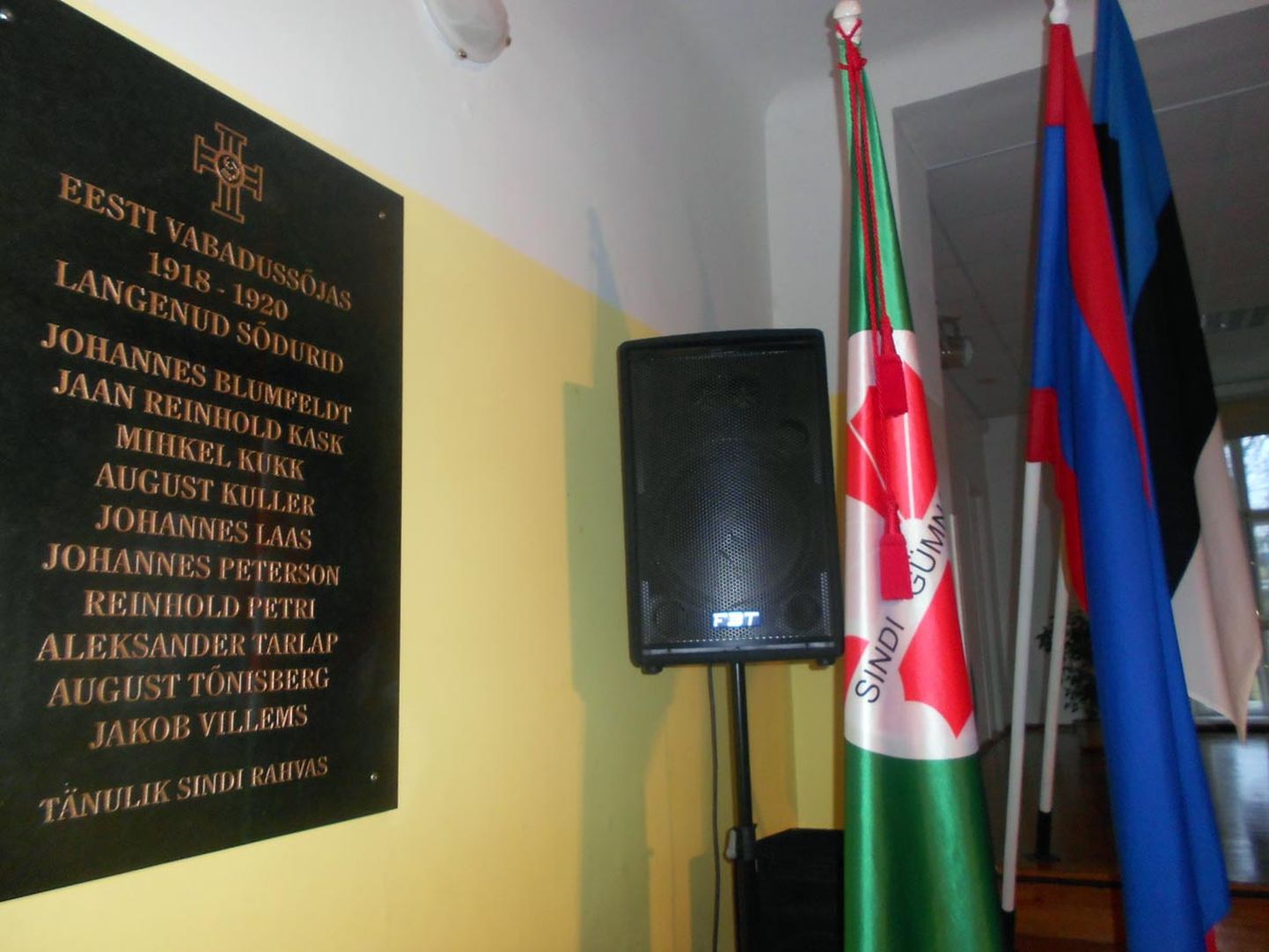 Vabadussõjas langenute mälestustahvel Sindi gümnaasiumi aulas.