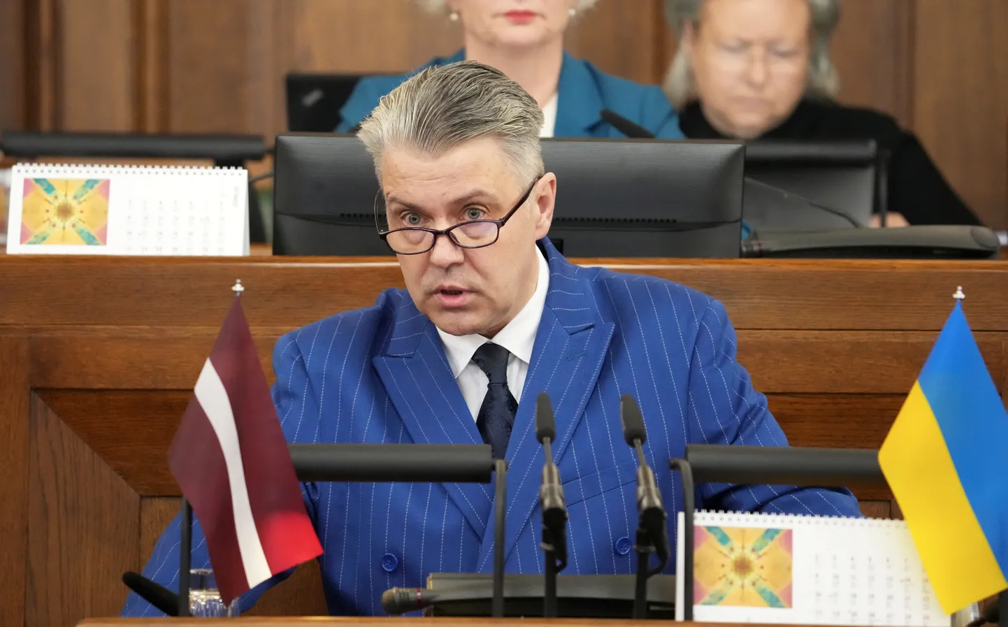 Tiesībsargs Juris Jansons sniedz ziņojumu Saeimas sēdē.