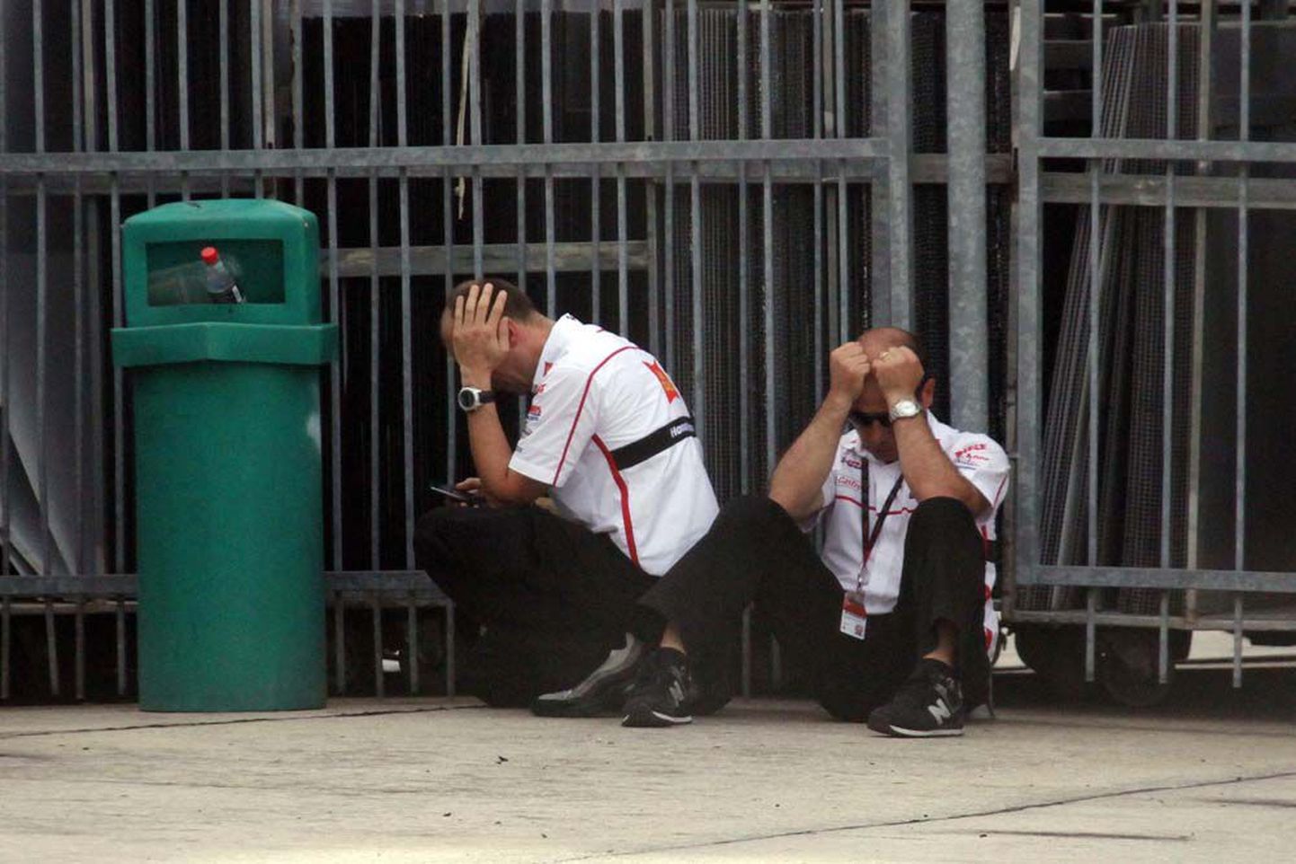 Masenduses Honda tiimi liikmed on just teada saanud Marco Simoncelli surmast.