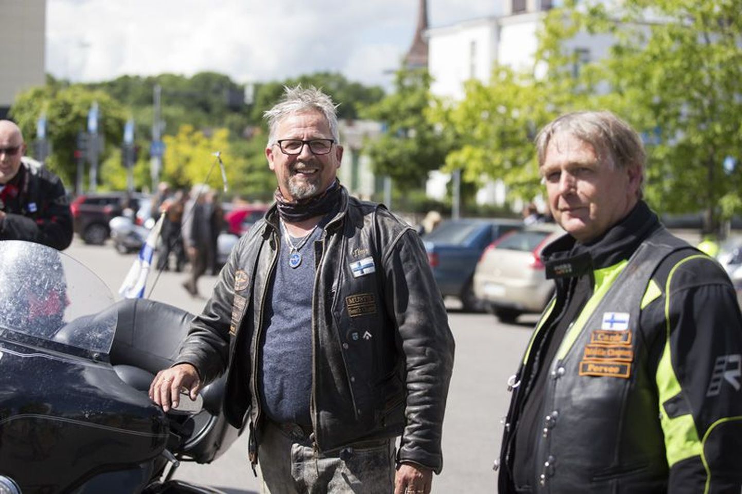 Widows Sons Finland seltsi president Timo Mustalahti (vasakul) ja ringreisi korraldaja Kari Nirha jäid Rakvere külastusega rahule.