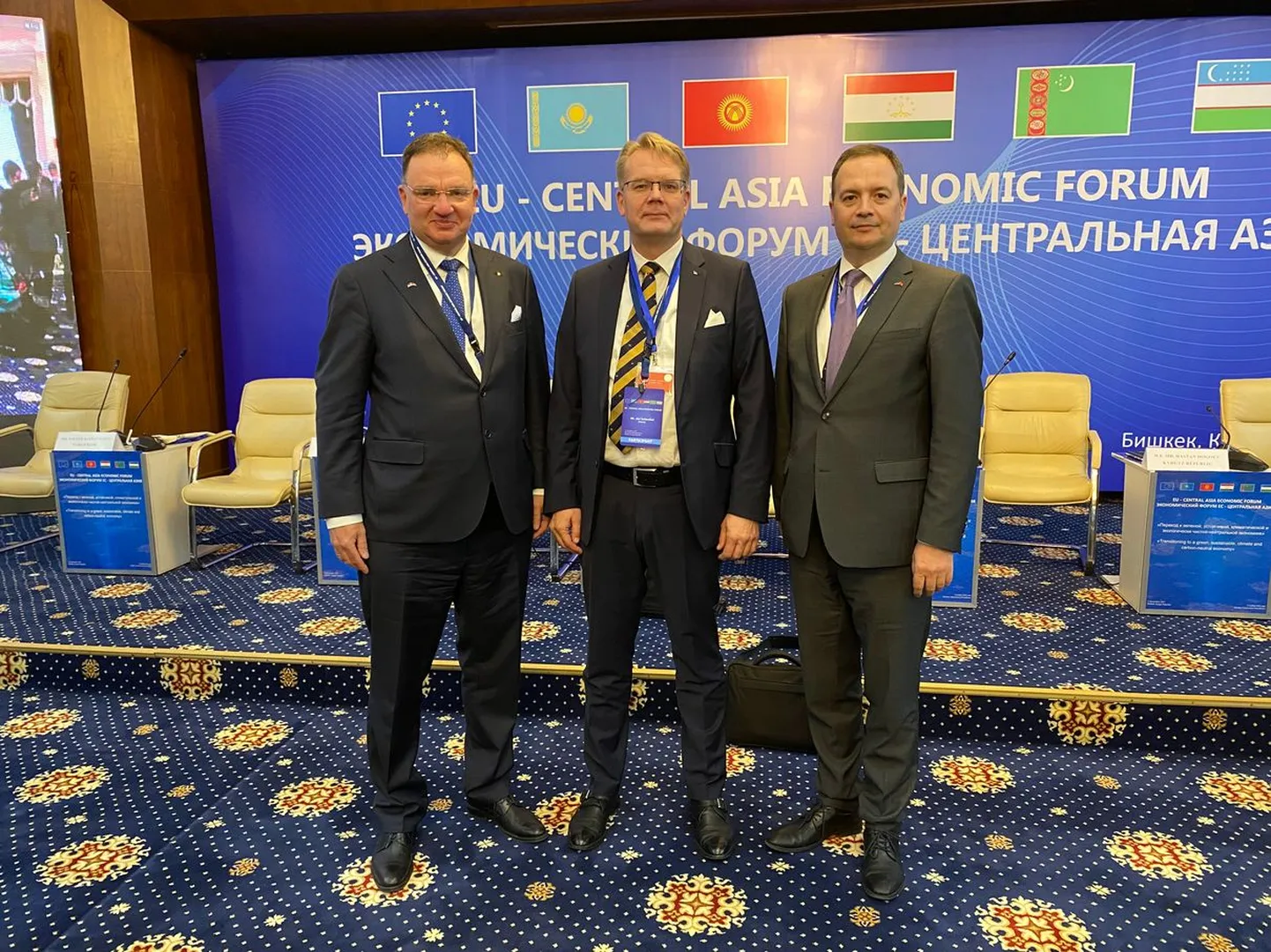Välisministeeriumi delegatsioon (Hannes Astok, Jüri Seilenthal, Toomas Tirs) Euroopa Liidu ja Kesk-Aasia ühisel majandusfoorumil Biškekis.