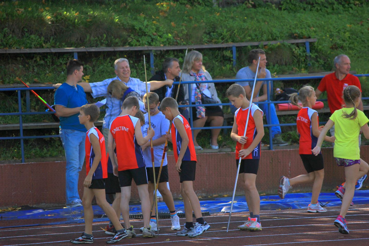 Odaviskevõistlus «Smiltene – Valga Javelin Cup 2014» kujunes lätlaste spordipeoks. Kümnest võistlusklassist kaheksas troonisid poodiumi kõrgemal kohal Läti odaviskajad.