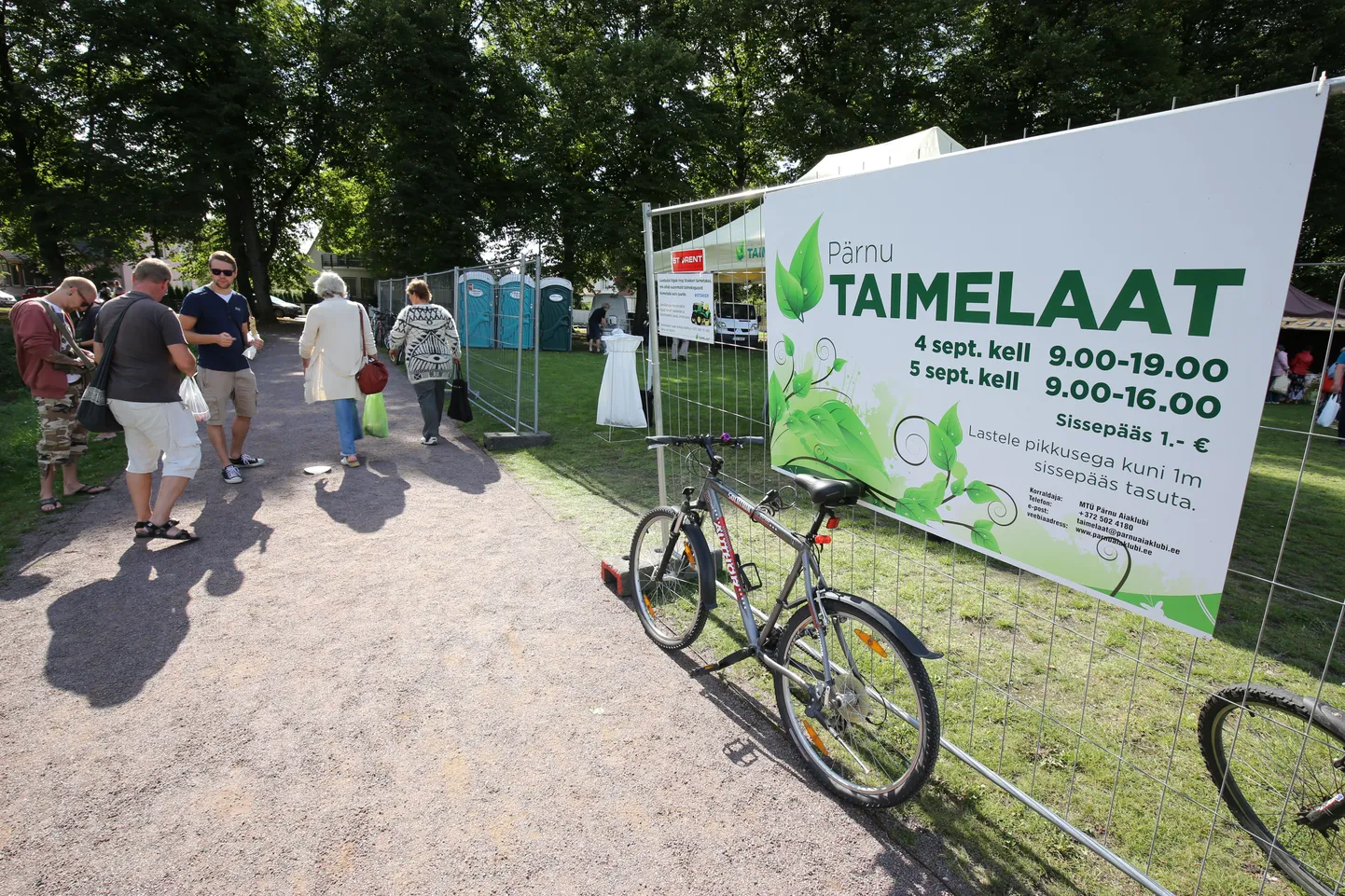 Pärnu Vallikääru aasal algas kahepäevane taimelaat.