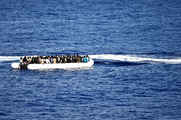 Migrandid septembris 2015 Vahemerel kummipaadis