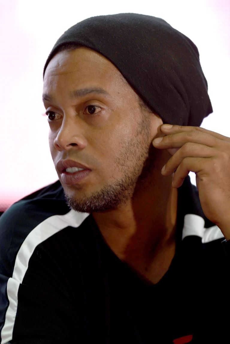 Brasiilia jalgpalliässa Ronaldinho karjäär sai alguse Gremio jalgpallimeeskonnast.