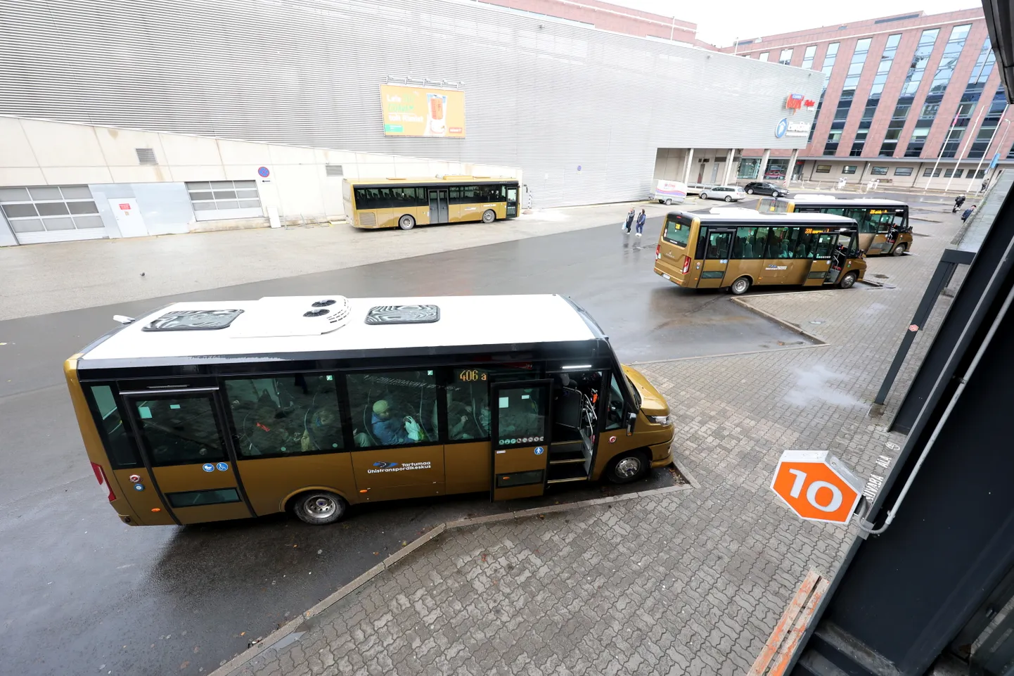 Alates suvest veavad Tartu maakonnaliinidel reisijaid Hansabussid.